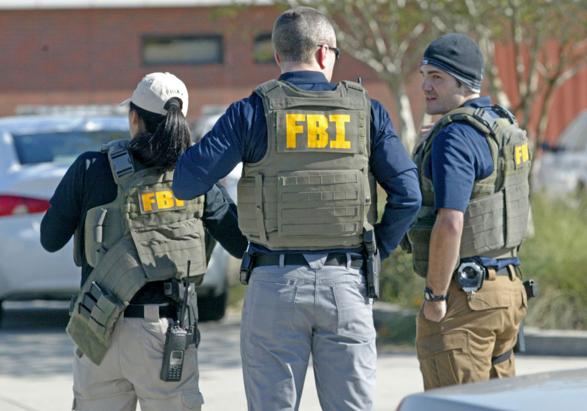 http://lawofficer.com/wp-content/uploads/2016/12/FBI-raids-Louisiana-law-enforcement-agencies.jpg