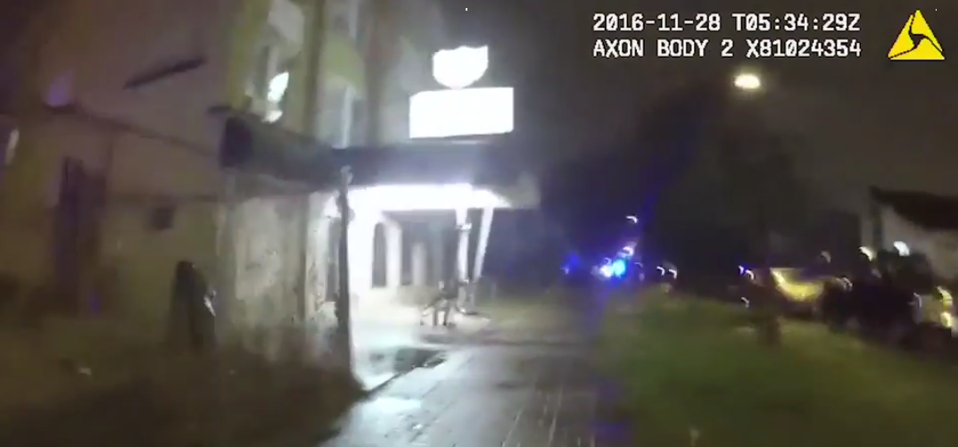 Watch Chicago Cops Rushing Towards Murder Suspect: ‘Watch The Crossfire’