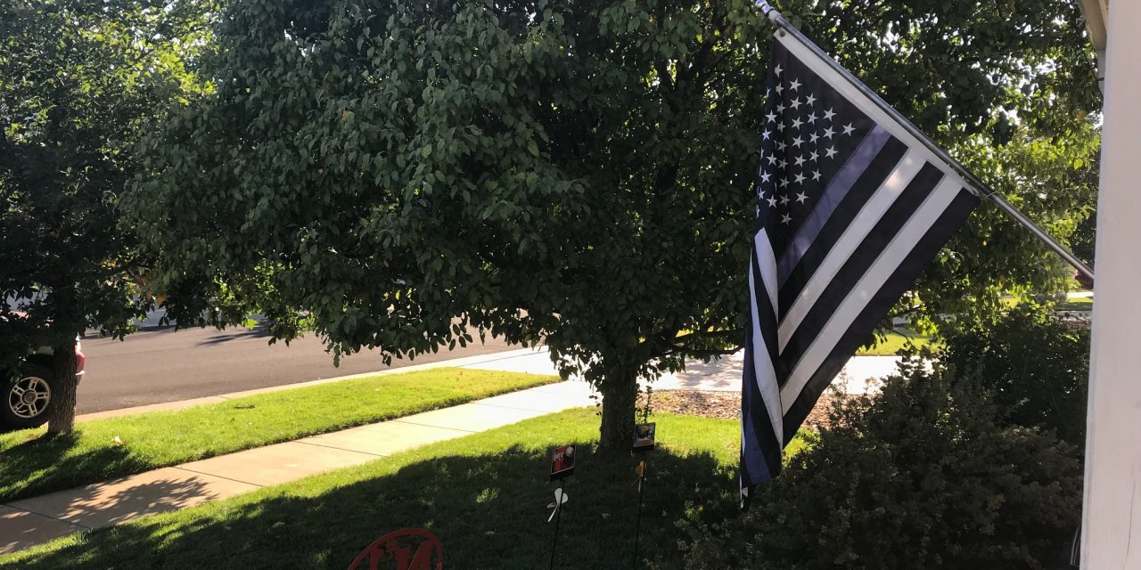 Homeowner Fined For Displaying Blue Lights For Fallen Officers