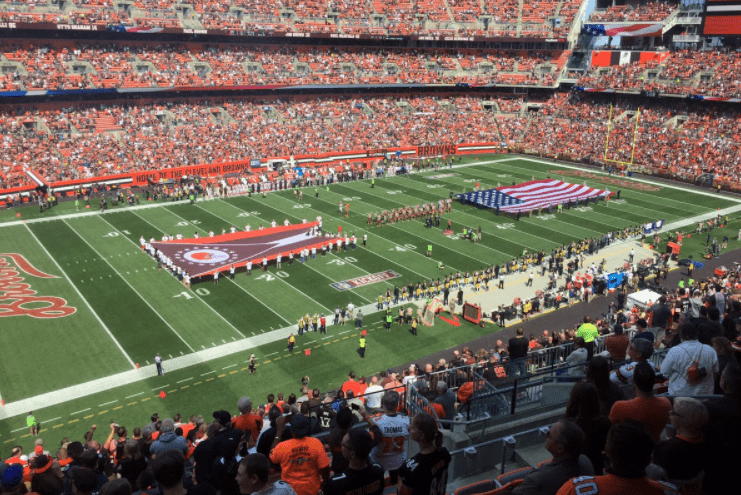 Cleveland Browns Lock Arms With Police During National Anthem