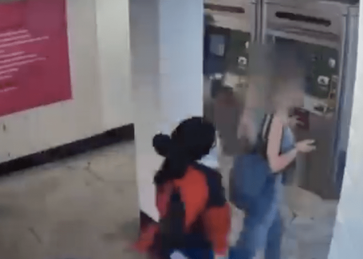 Video Woman Viscously Attacked In Nyc Subway Station Law Officer